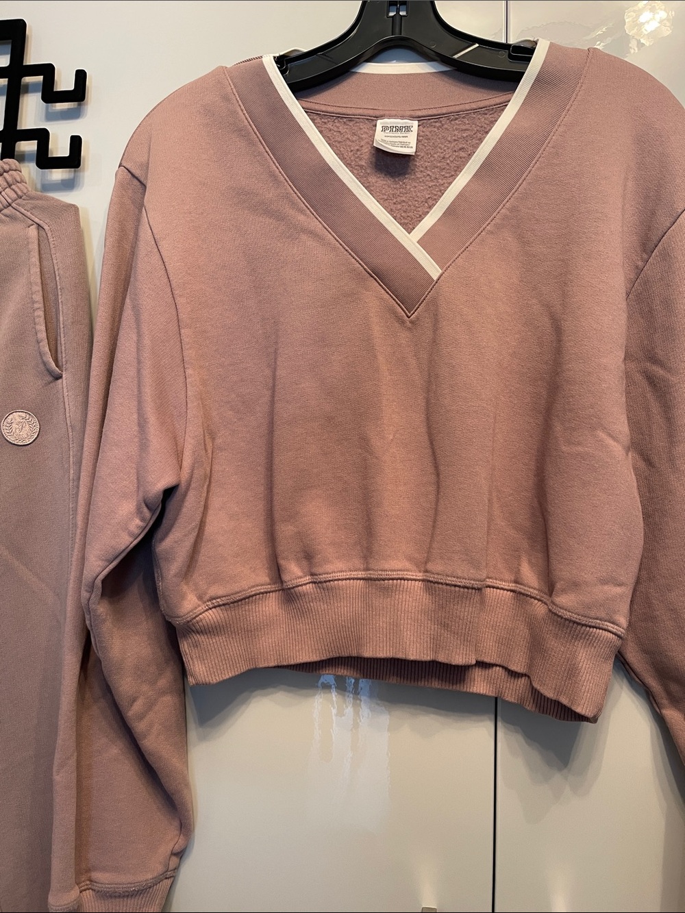 PINK Victoria's Secret Dusty Rose V-Neck Sweatshirt & Wide-Leg Joggers Set - Picture 2 of 4